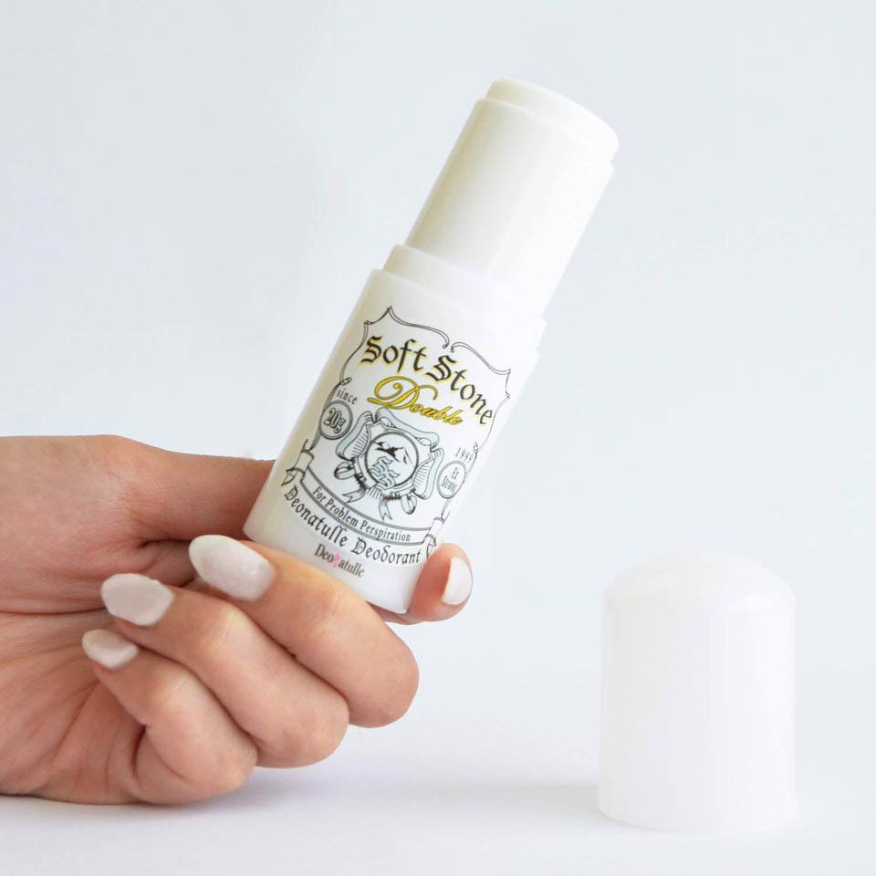 Lăn Khử Mùi Đá Khoáng Soft Stone Deonatulle 20g