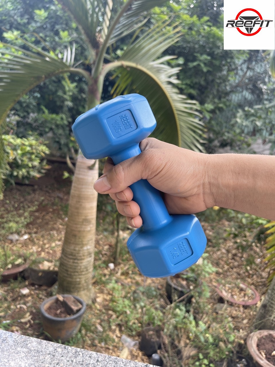 Bộ 2 tạ tay nhựa bát giác 1kg Reefit đã có ruột (2 tạ 1kg, tổng 2kg)