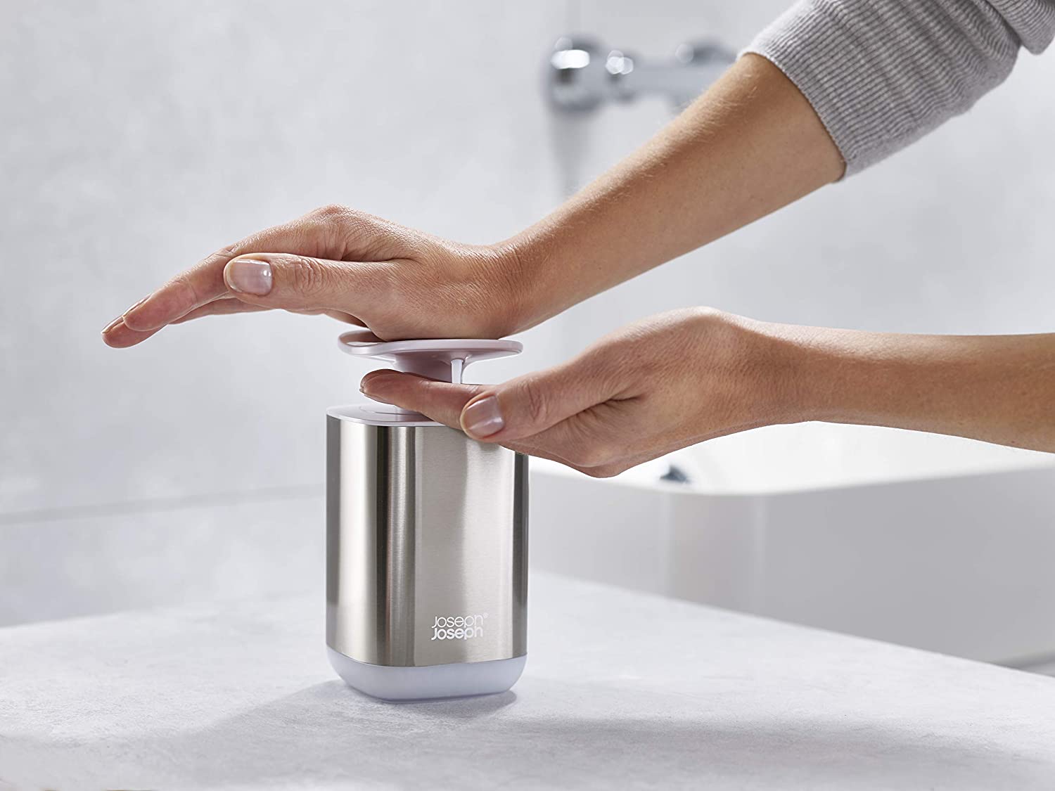 Bình Đựng Nước Rửa Tay+ Giá Để Bàn Chải Joseph