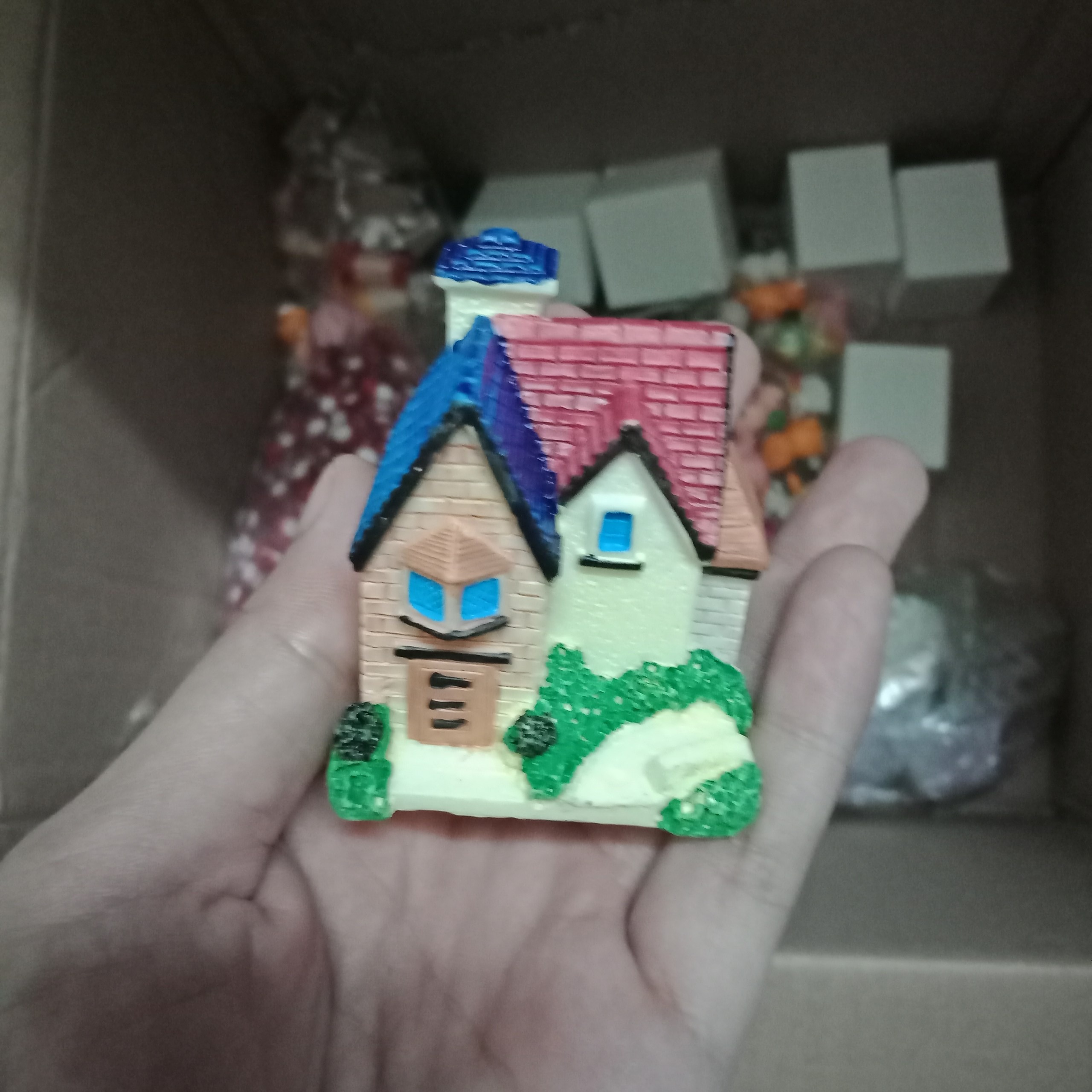Biệt thự mini trang trí hồ cá tiểu cảnh