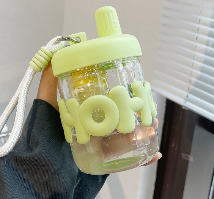 Bình nước nhựa hoho 400ml có ống hút quai xách dễ thương