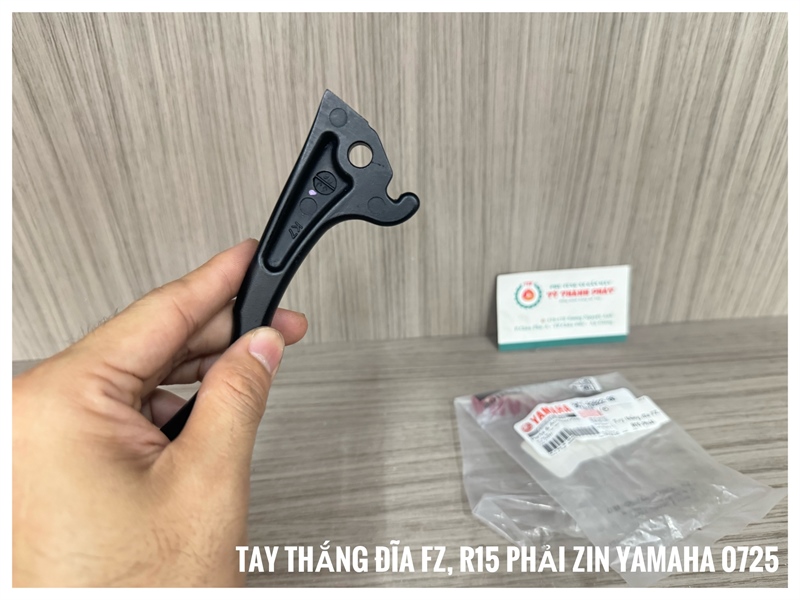 Tay thắng đĩa FZ, R15 Phải ( Đen Nhám ) - ( 1 Cây ) 3C1H39220000