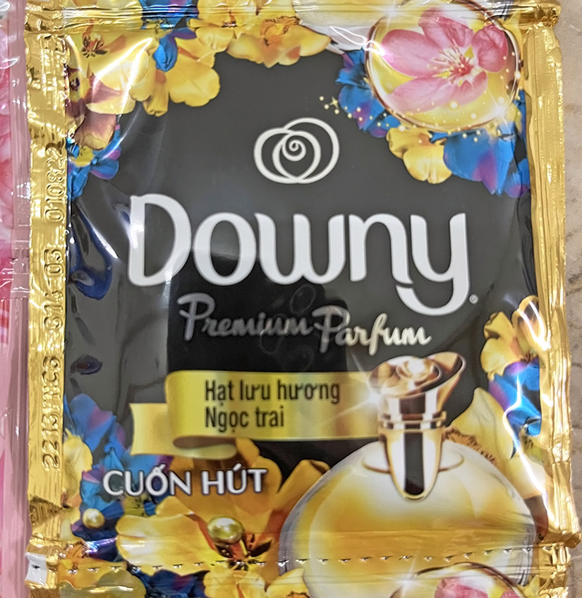 1 Dây 10 Gói Nước Xả Vải Downy