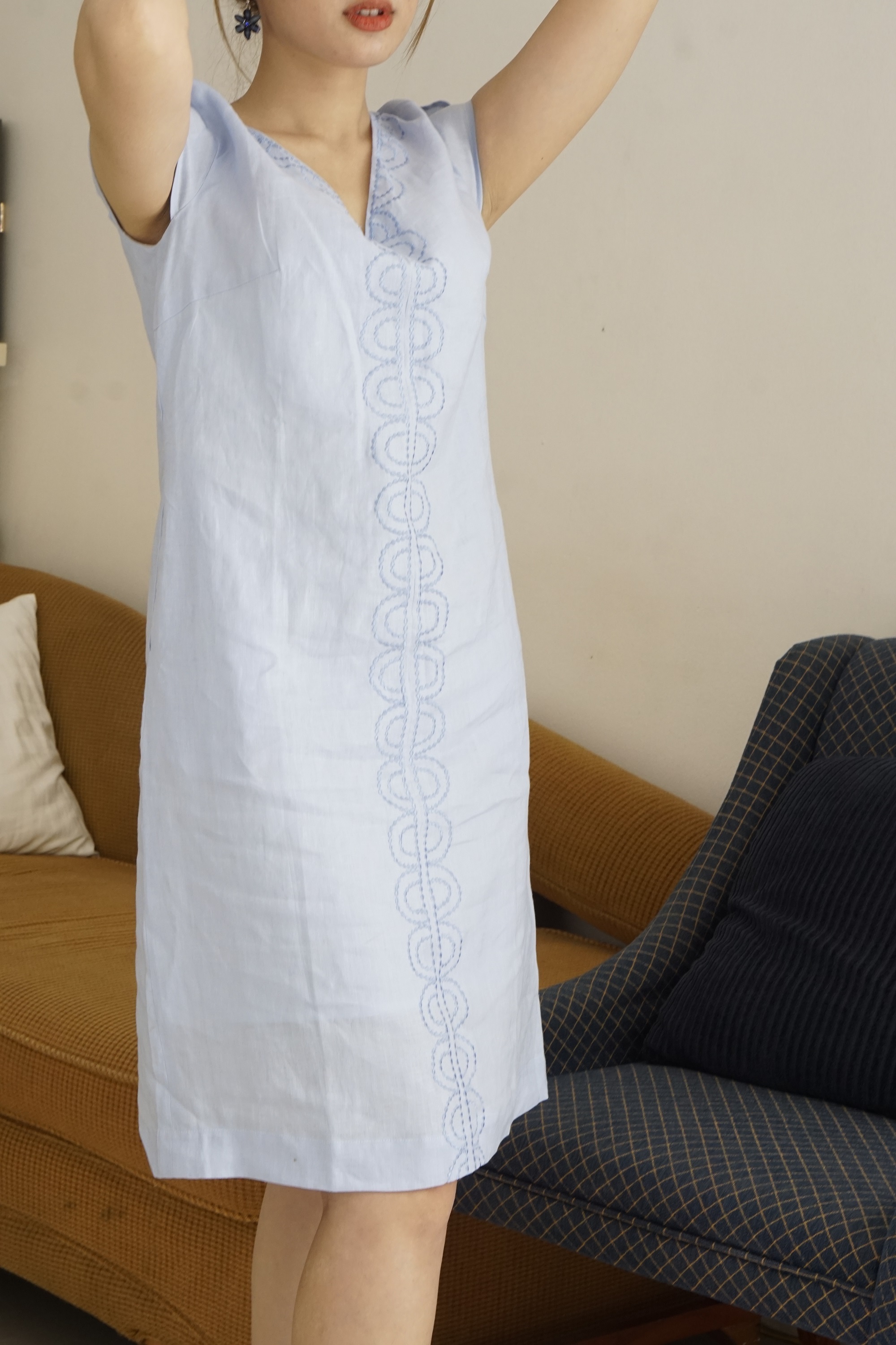 [HCM]Đầm linen thêu hoa văn THERON - MaxMessi