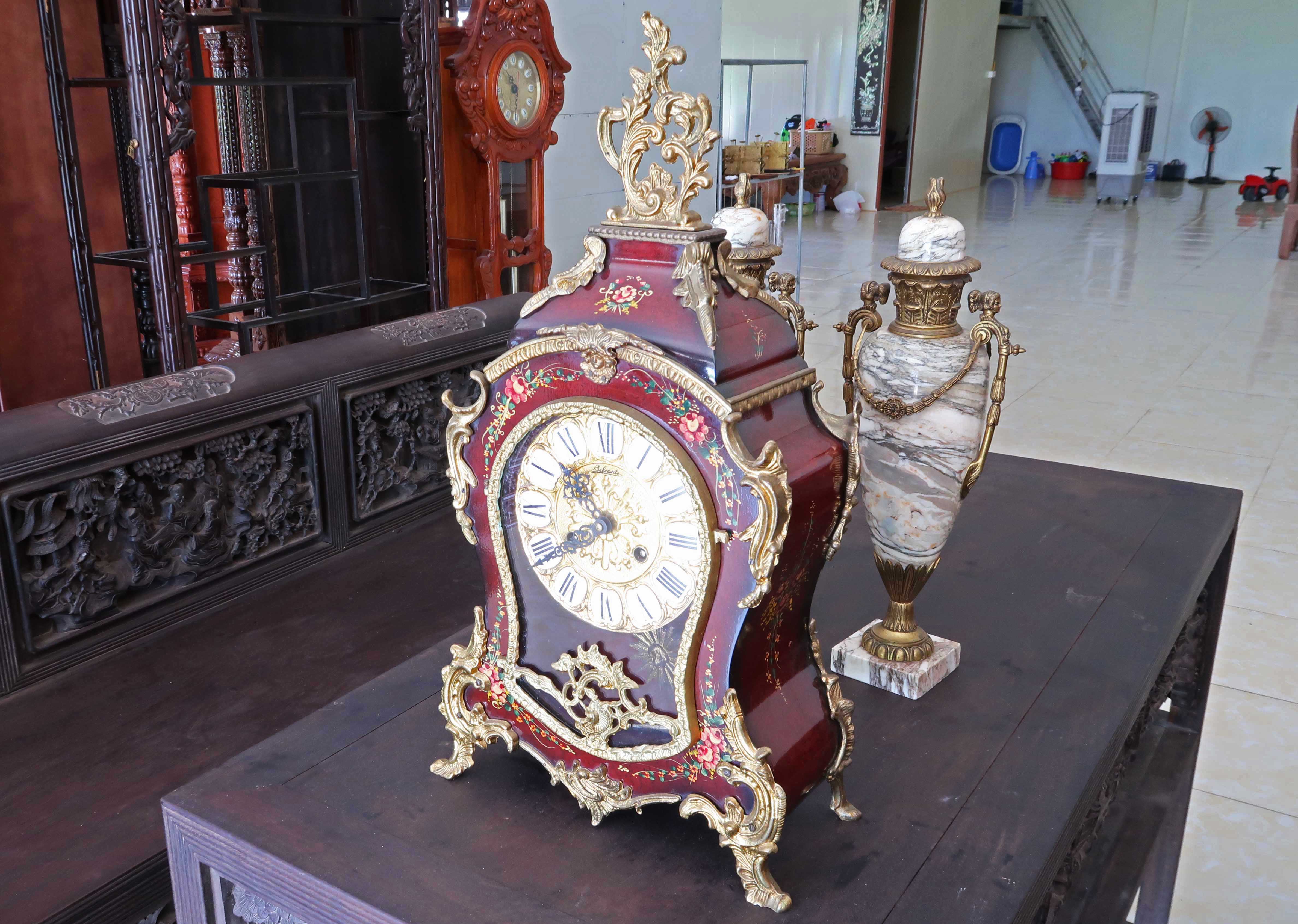Đồng hồ để bàn quả lê Boulle-Louis