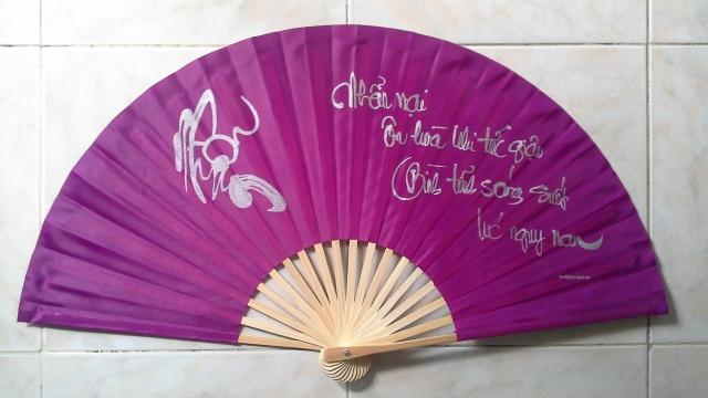Quạt vải viết chữ thư pháp cực đẹp (giao màu ngẫu nhiên)