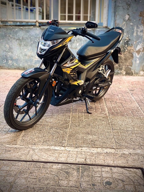 Tem Sonic Rs Vàng Rời Xe Đen