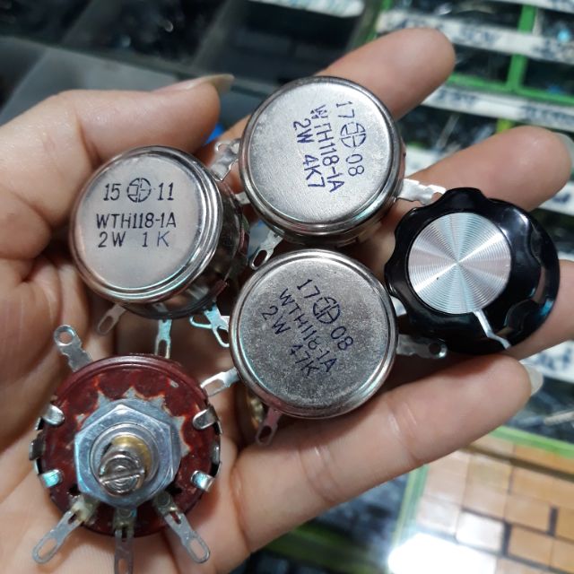 Chiết áp 4k7 -2w + núm
