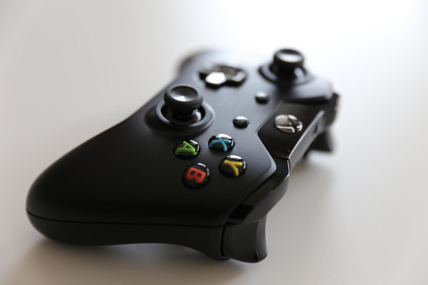 Tay chơi game Xbox One S kèm USB Wireless Adapter