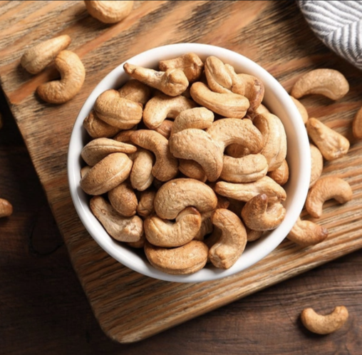 Hạt điều vỏ lụa rang muối CASAL 500gr hộp đứng A+