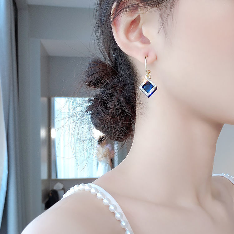 Bông tai pha lê đỏ đính đá lấp lánh