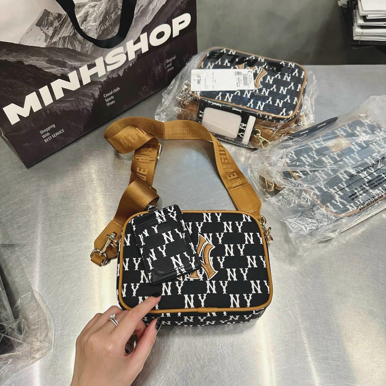 túi đeo chéo MLB. mẫu mới Size :20cm * x 16 cm