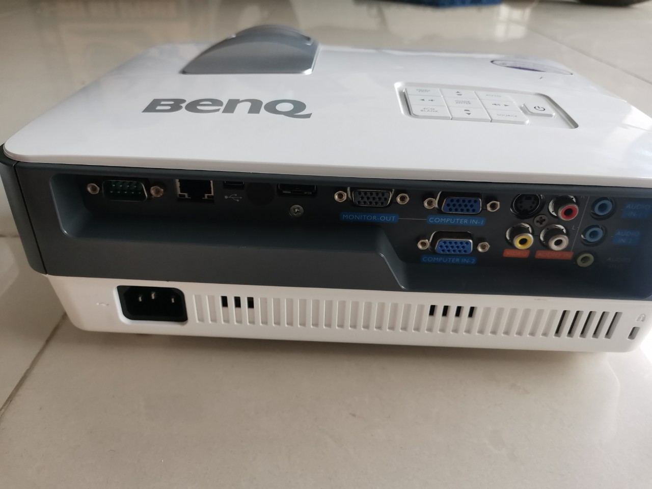 Máy chiếu gần BenQ816ST(95%)