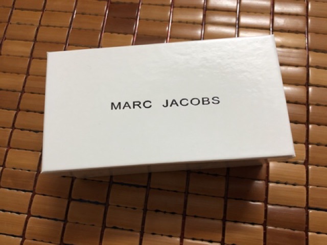 Hộp Đựng Kính Marc Jacob