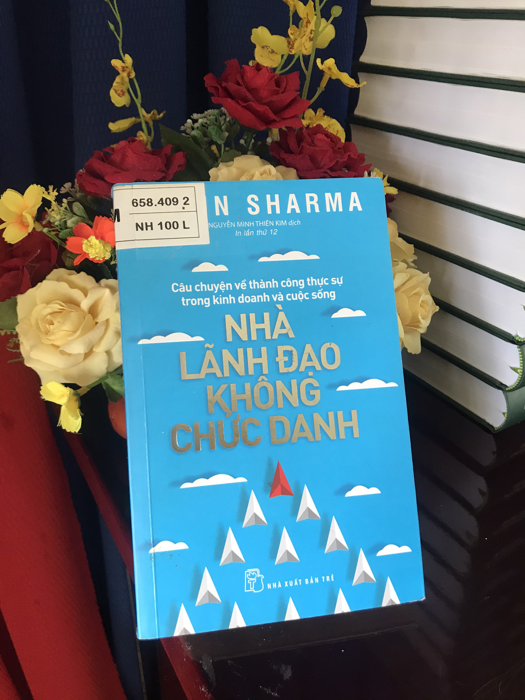 Sách - Nhà Lãnh Đạo Không Chức Danh