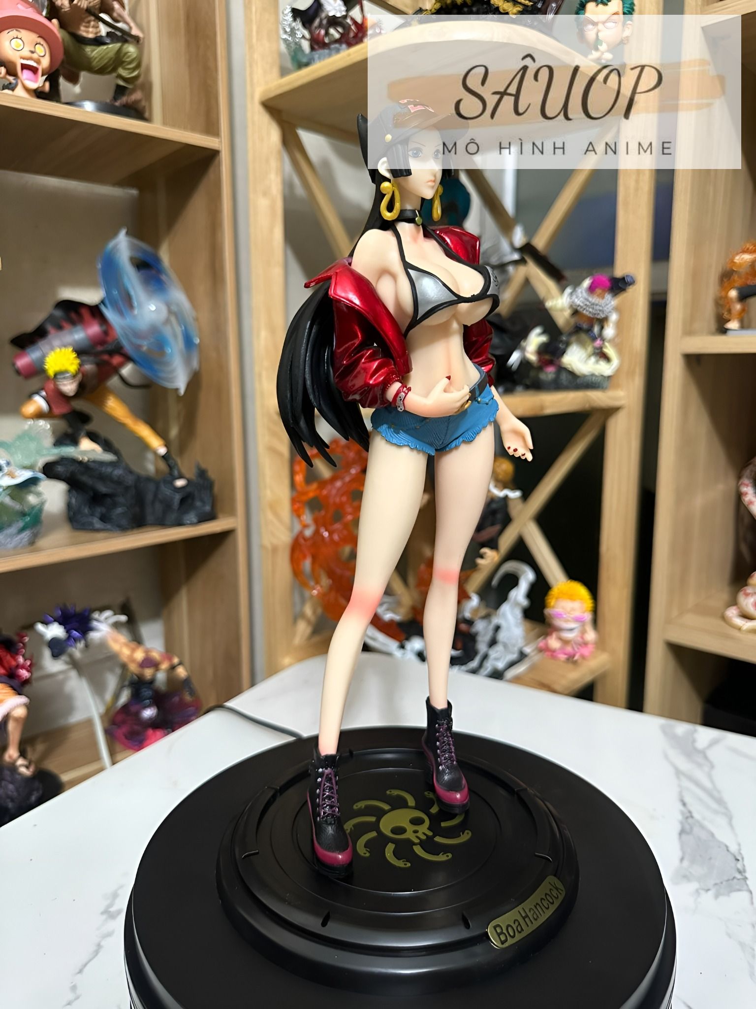 (Mô hình One Piece) Boa Hancock trong trang phục cá tính hiện đại (Cao 33cm)