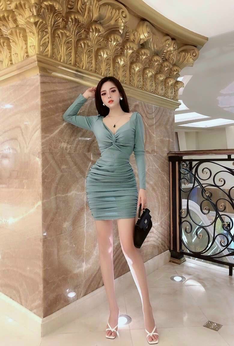 Đầm body cổ tim tay dài xinh xắn