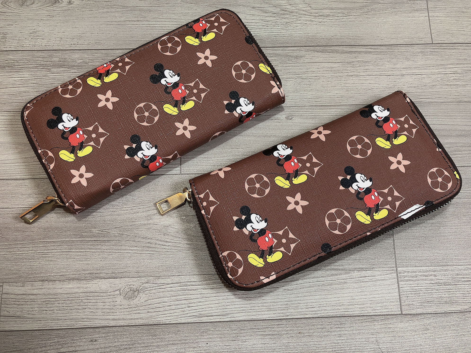 Ví Cầm Tay Da Mềm Mickey Mouse