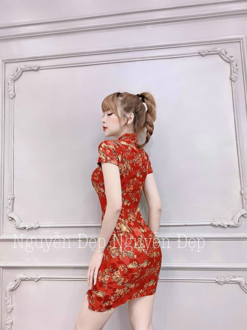 Đầm body cổ tàu họa tiết hoa tay ngắn