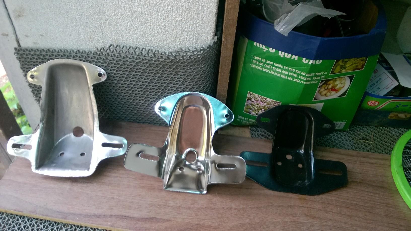 cóc dè gắn bảng số và đèn hậu cho honda 67,cd,cl-sắt xi