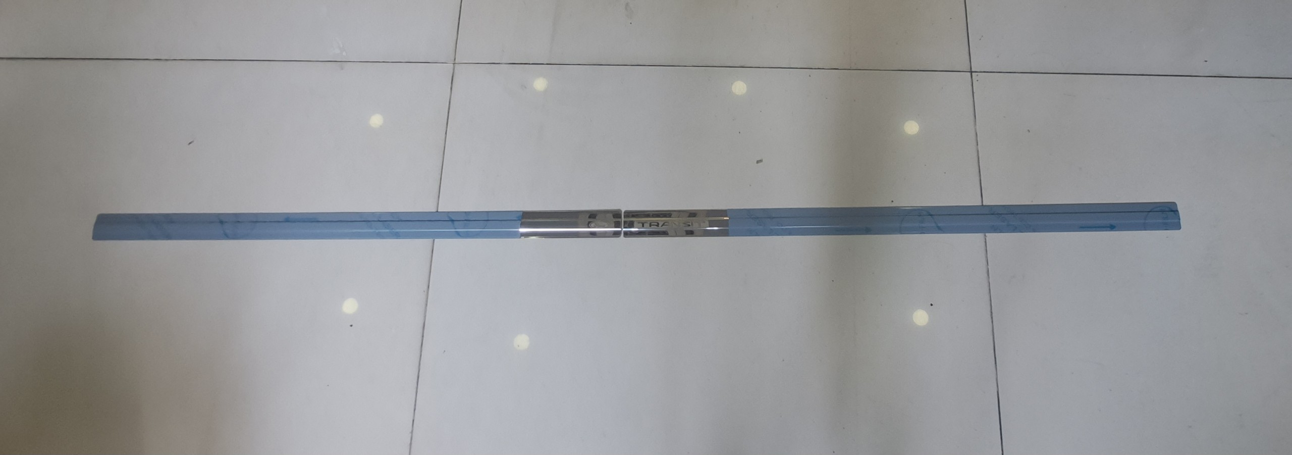 Chỉ inox viền cửa sau ford transit