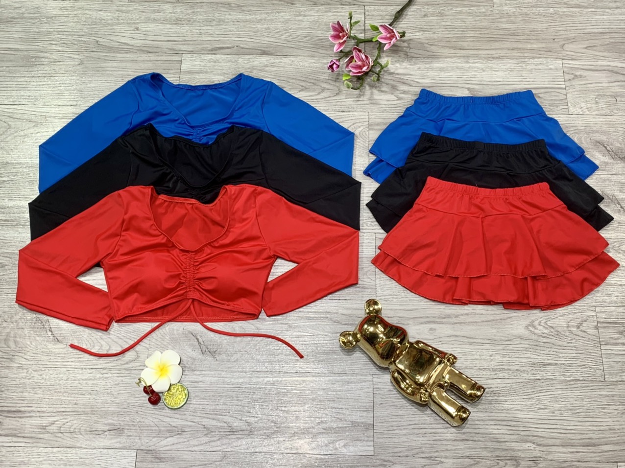 Bikini đồ bơi nữ đi biển 2 mảnh áo croptop dài tay kèm mút mỏng quần giả váy xếp tầng nhiều màu chất liệu thun lạnh co dãn 4 chiều thoáng mát BINSPORTS BHV194