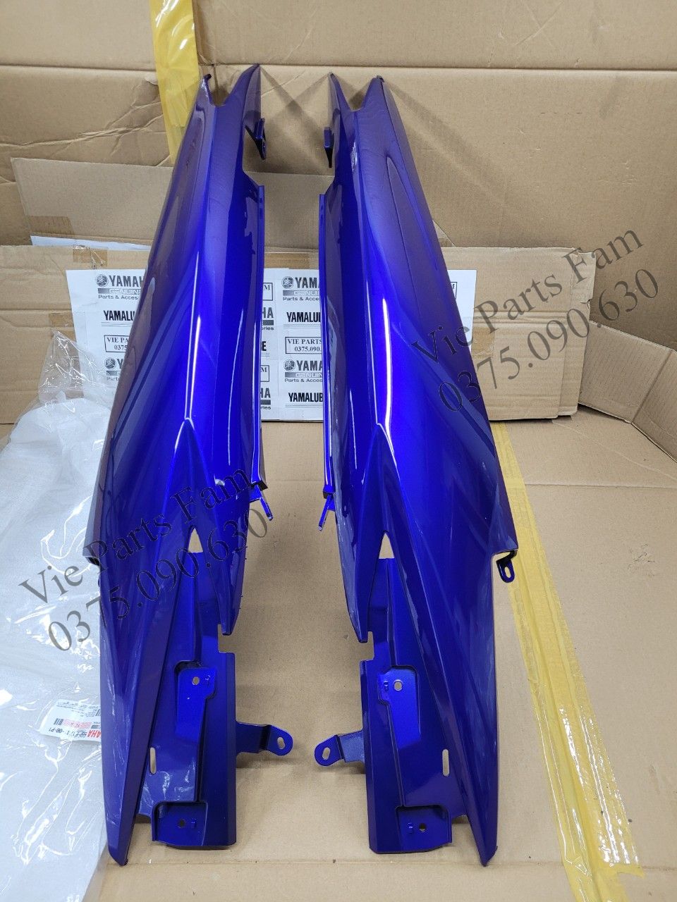 Cặp ốp sườn Exciter 135 2011-2014, hàng din Yamaha mới 100%