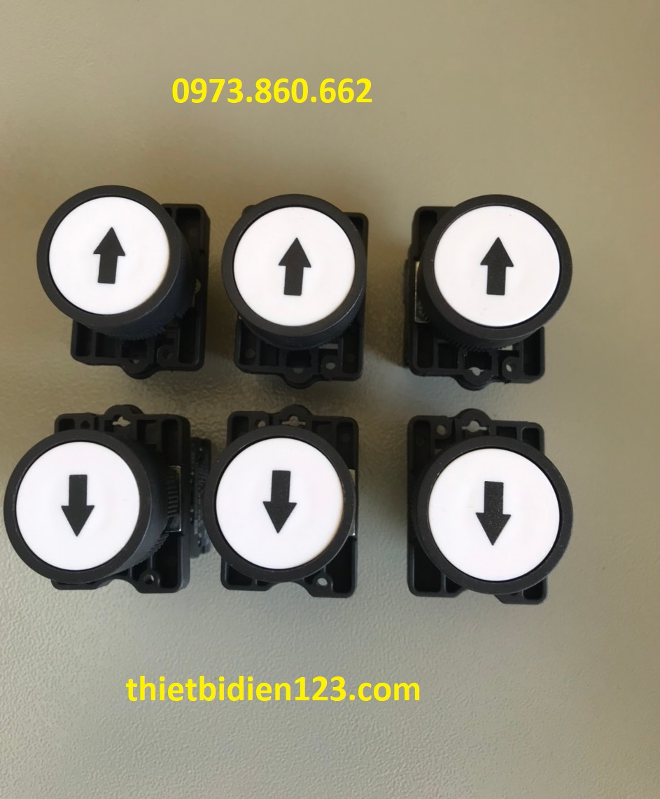 Nút ấn mũi tên chỉ hướng phi 22