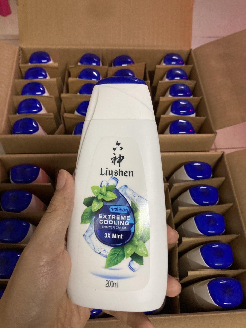 Sữa Tắm LIUSHEN Làm Mát Da Dưỡng ẫm 200ml