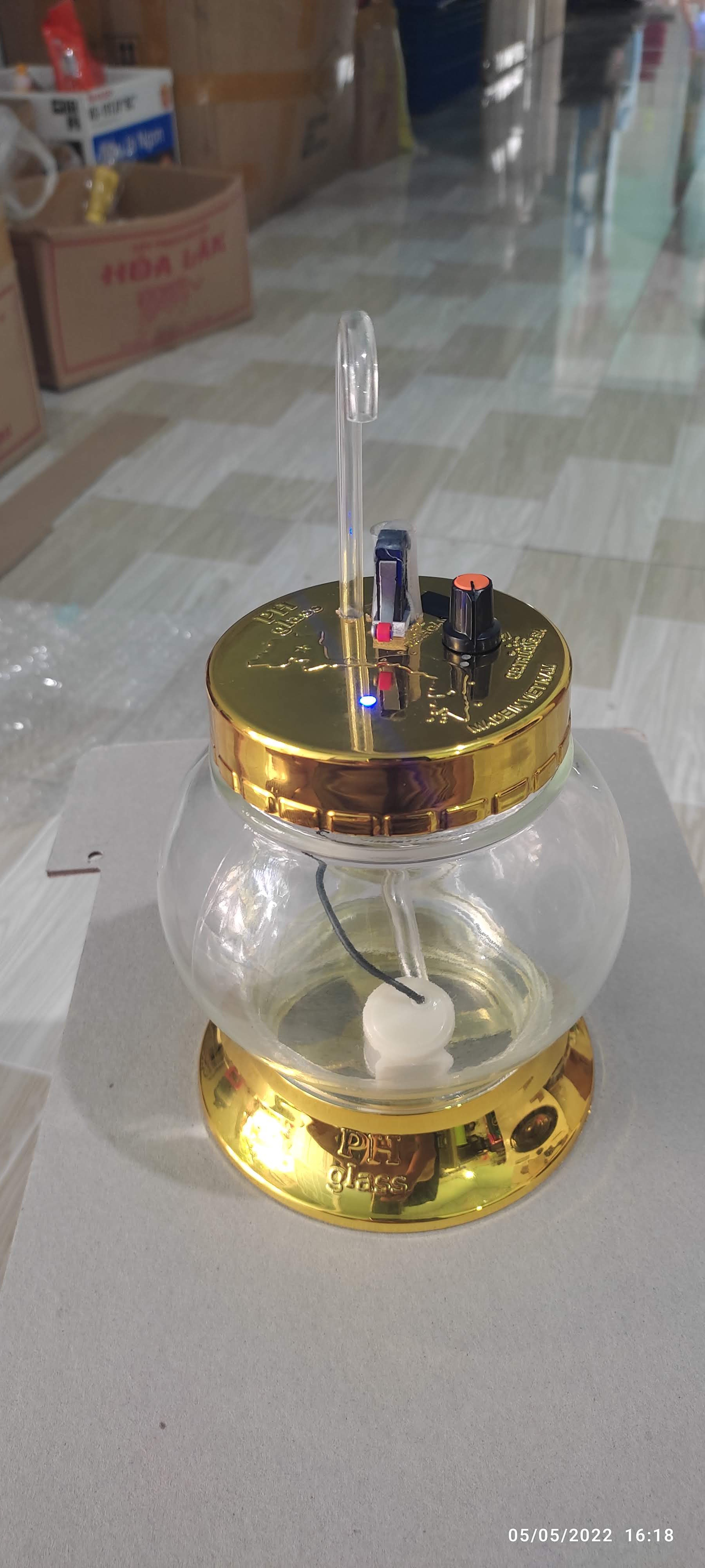 bình rót ruou tự động 0,9 lít