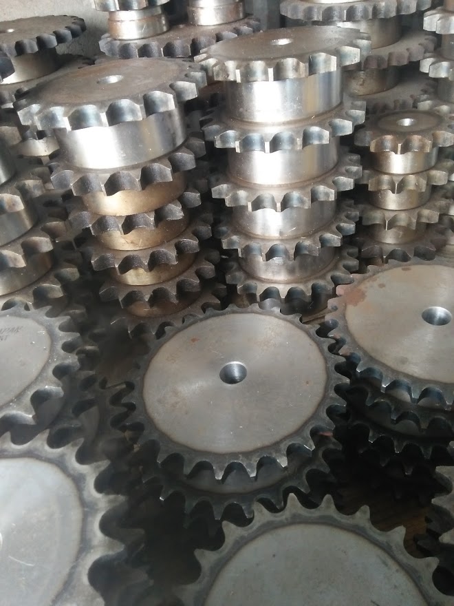 Nhông đơn có gù 80b Bánh răng công nghiệp. Đĩa xích