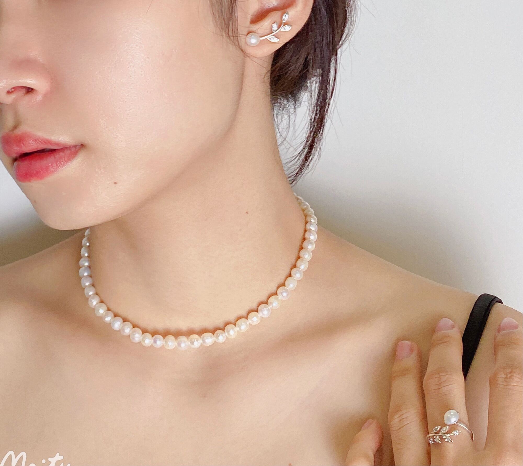 vòng cổ ngọc trai chorker sang trọng