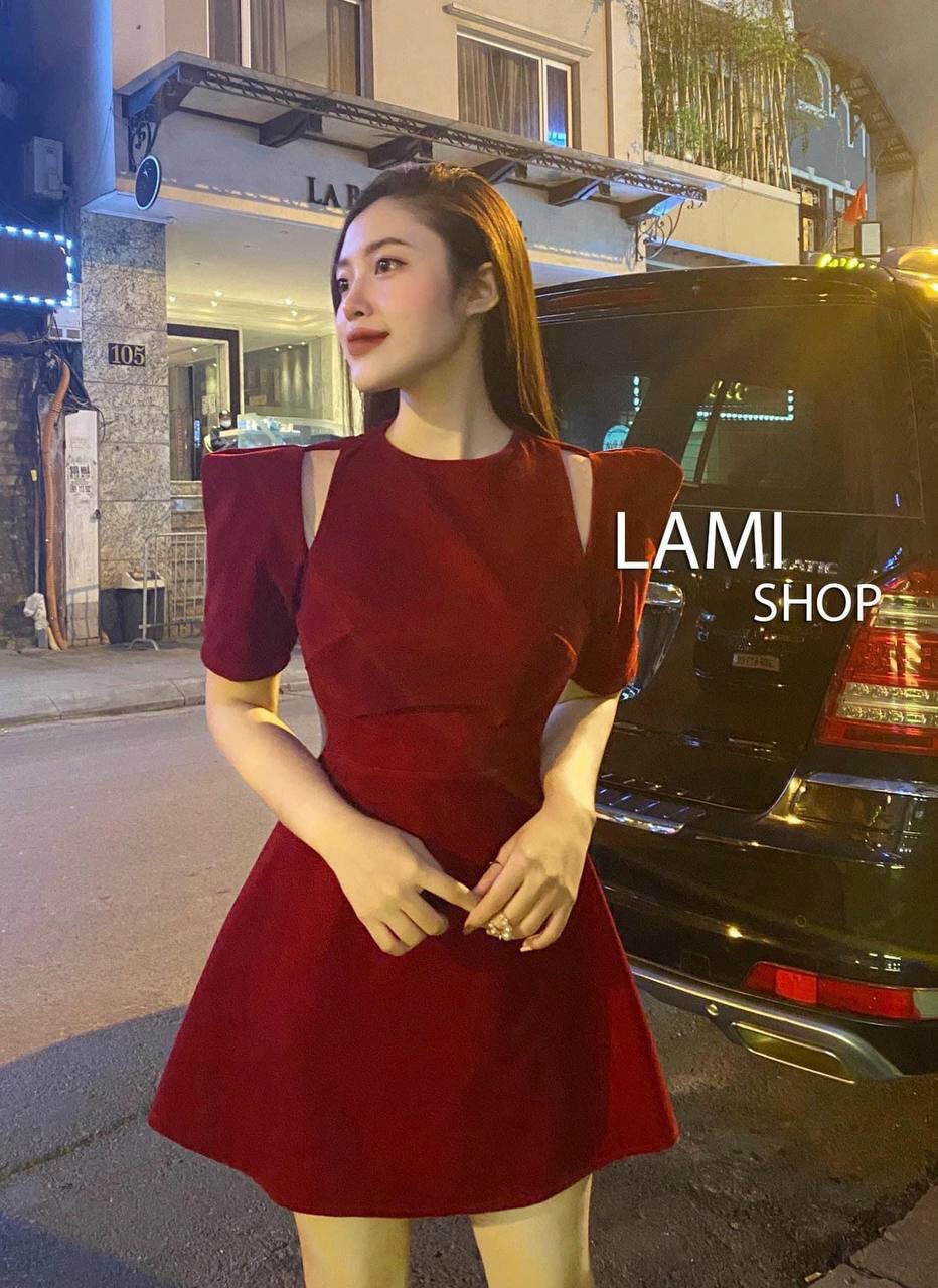 Đầm nhung khoét vai hai bên