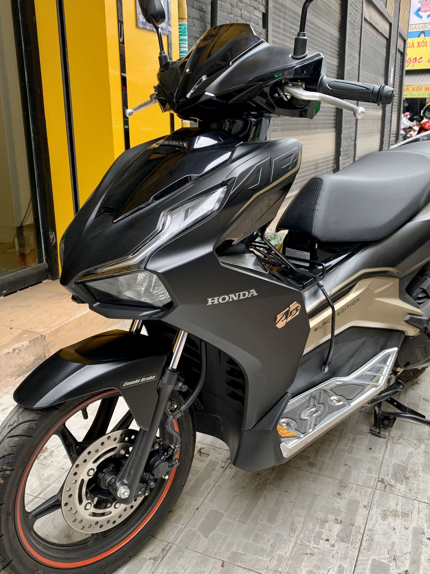 Mão Chắn Gió Zin AB 2020