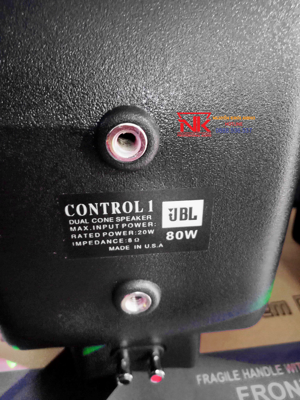 Loa treo tường JBL F-650