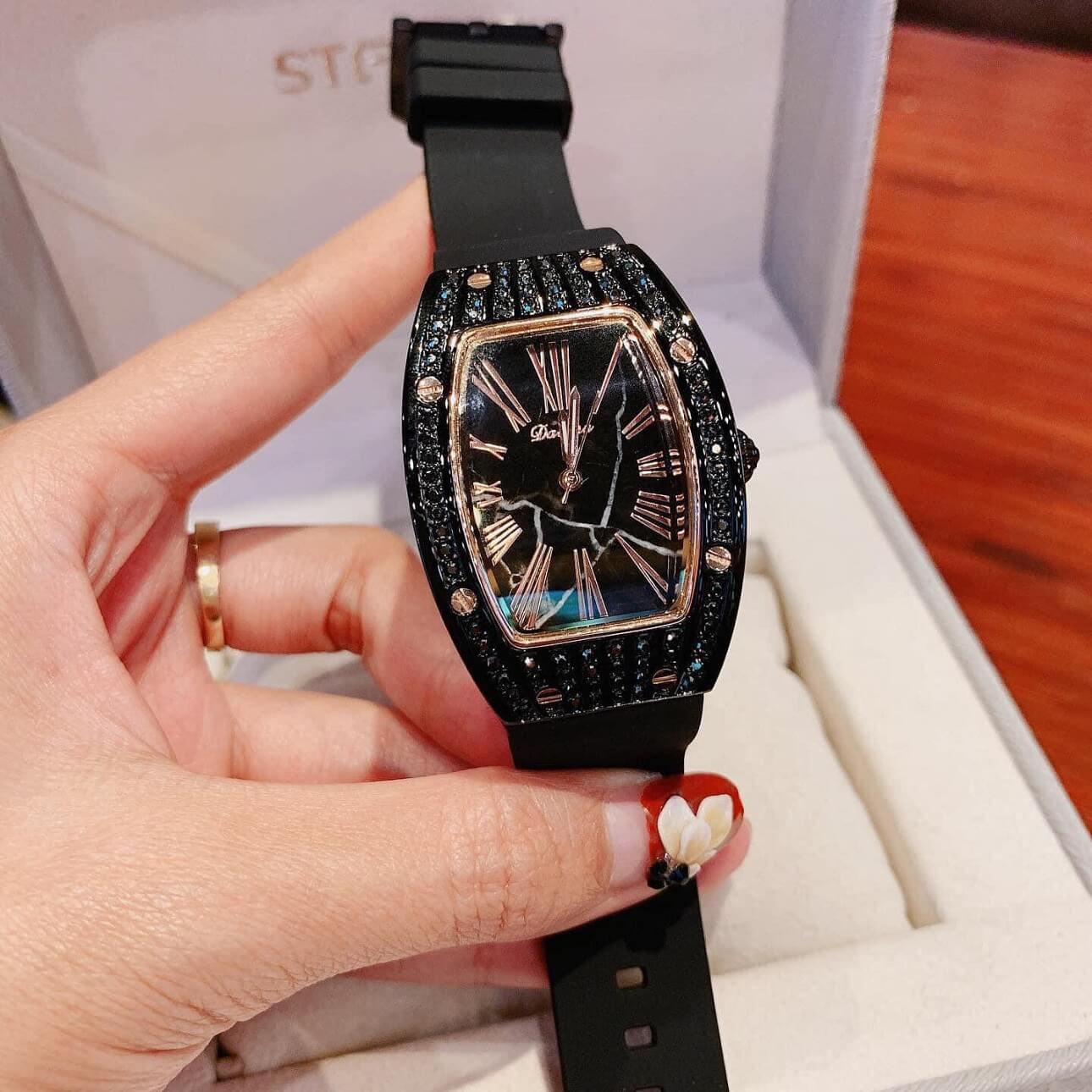 Đồng Hồ Davena Nữ Dây Silicon Đen 30x38mm Black Authentic