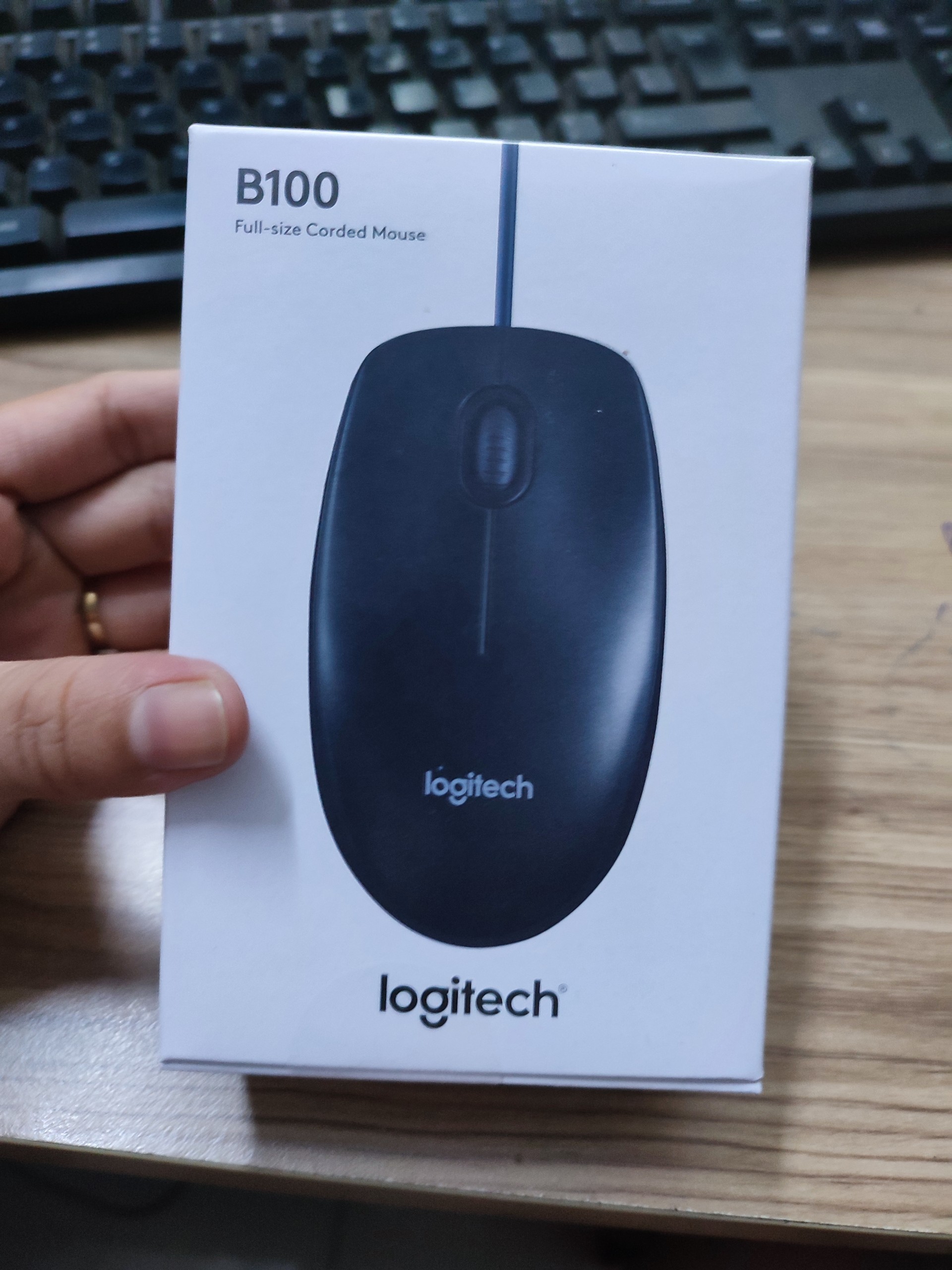 Chuột có dây Logitech B100, hàng chính hãng