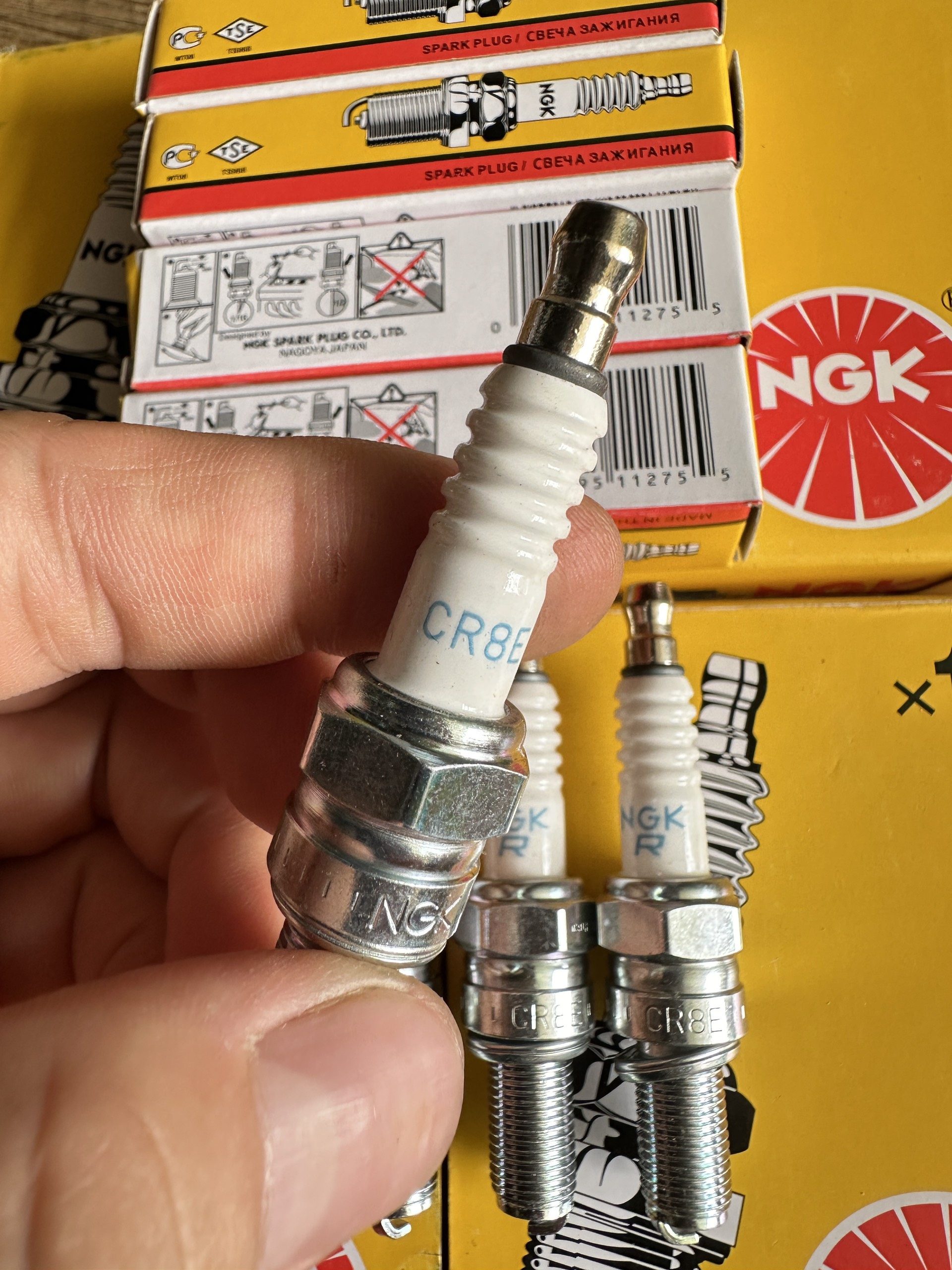 BỘ 4 BUGI ĐÁNH LỬA DONGBEN X30 / T30 LOẠI XỊN