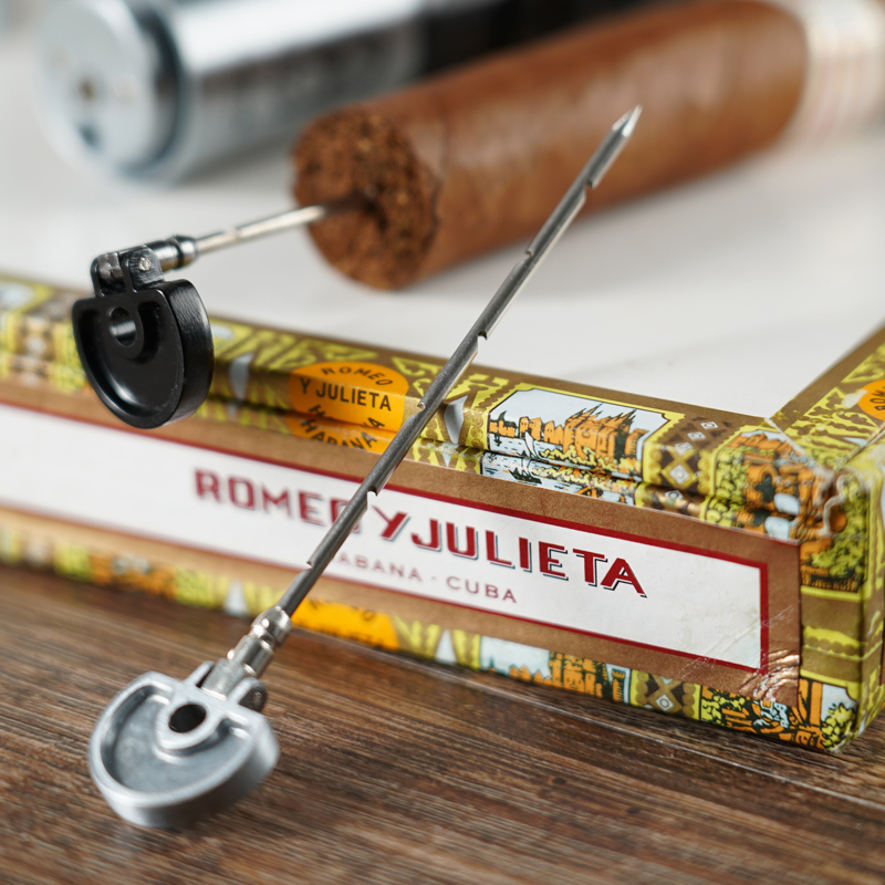 Newest style single flame cigar lighter with punch cigar cutter have good packing