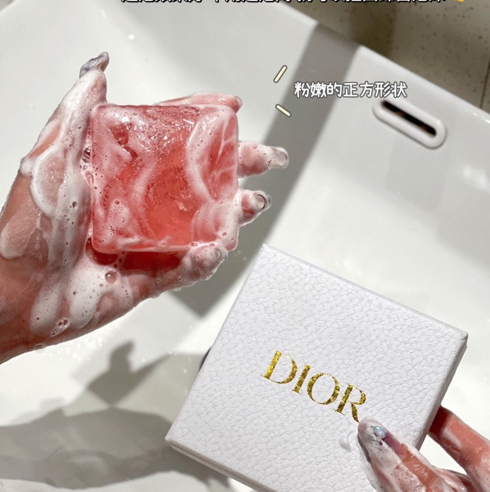 Chanel perfumed shower soap brightens, whitens, and moisturizes the skin