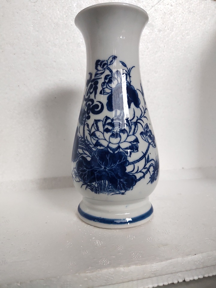 Gốm sứ Bát Tràng - Lọ hoa bàn thờ cao 18cm