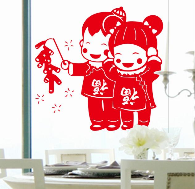 [HCM]Decal Trang Trí Tết - Bé Trai Bé Gái Chơi Pháo Nổ Cùng Nhau