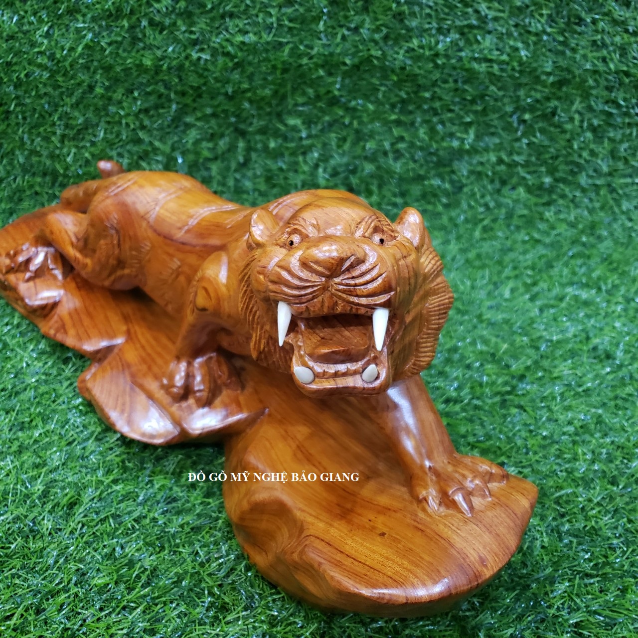 Tượng con hổ gỗ hương dài 50 cm