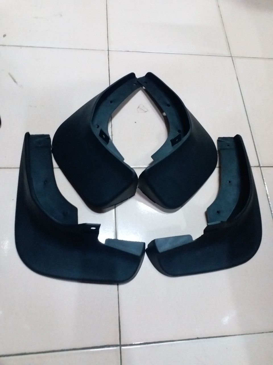 Bộ chắn bùn xe Ford Laser & Mazda 323 từ đời 2000 trở lên.