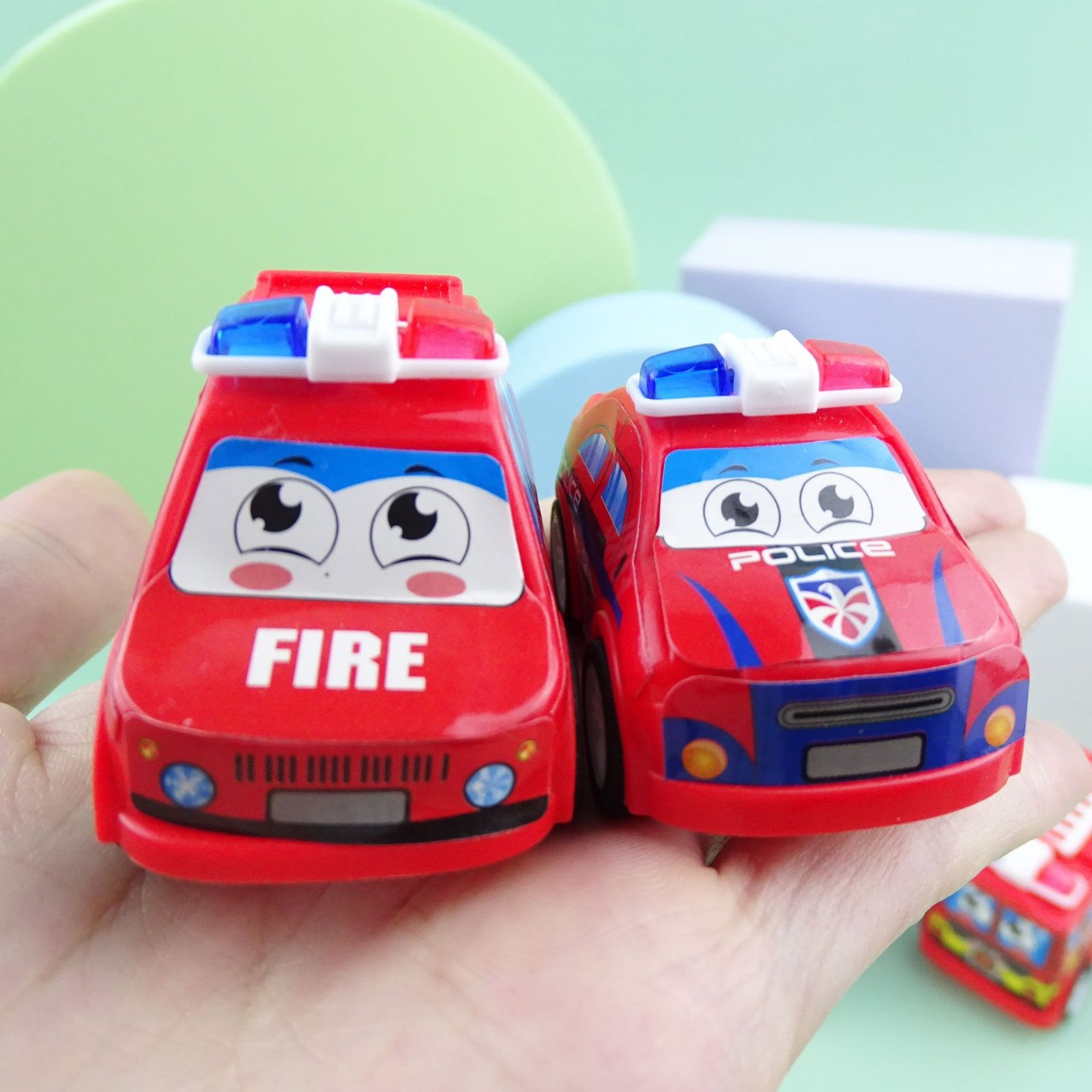 Xe chạy cót mini màu đỏ dễ thương cho bé, đồ chơi cho bé