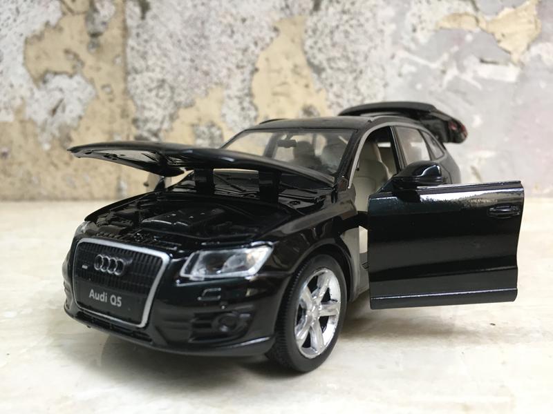 Mô hình xe Ô tô AUDI Q5 1:32