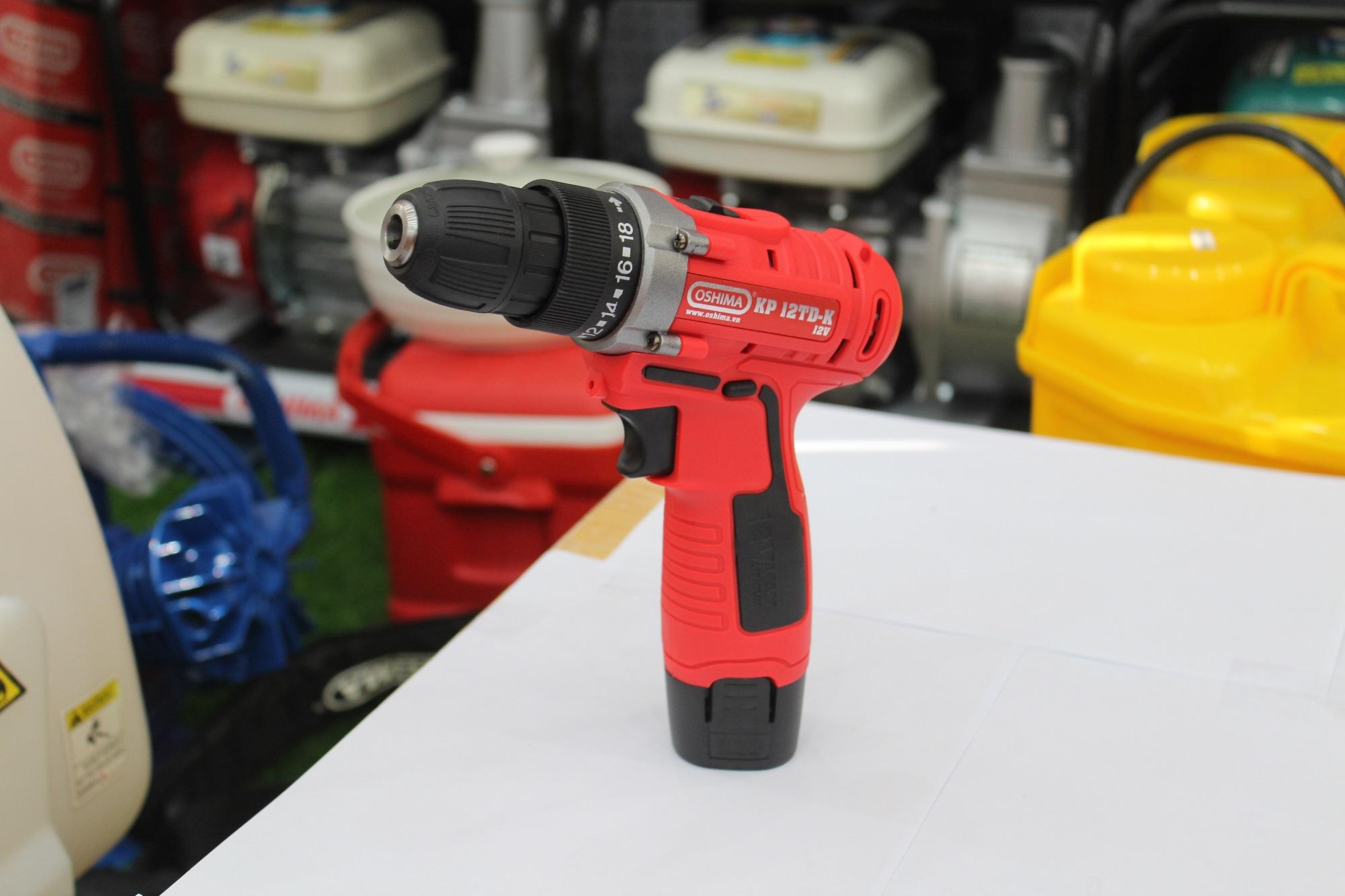Máy khoan cầm tay dùng pin Oshima KP12TD-K, Motor dây đồng đầu xịt quay đồng tâm+Bộ phụ kiện mũi khoan đầu túp(10 món)