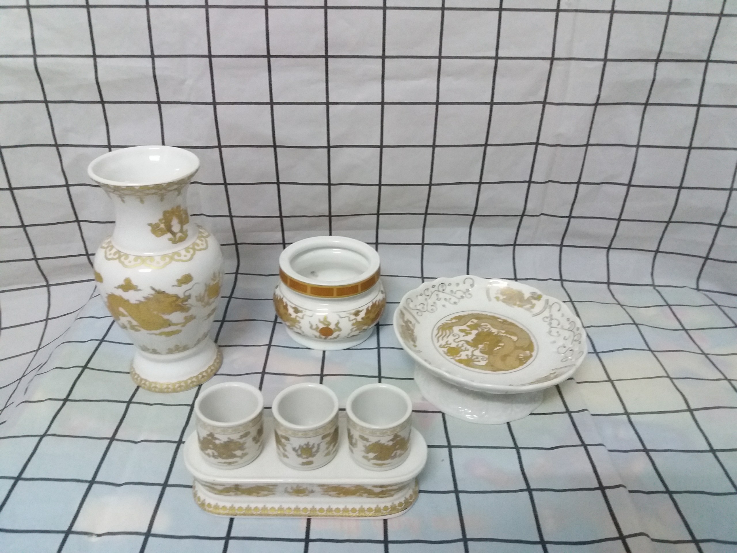 Combo thờ cúng rồng trắng nhỏ lư hương , bình bông cao 17 cm, dĩa ngang 15 cm, bộ 3 chung