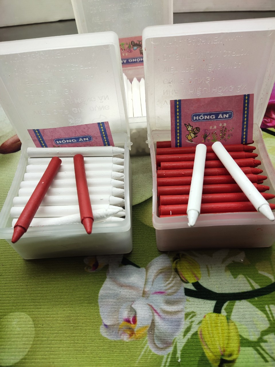 phấn sáp đỏ vẽ đồ ( 1 hộp 100 viên )