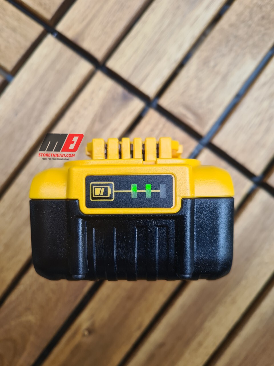 [HCM]Pin 18V 4.0Ah Dewalt Dcb182